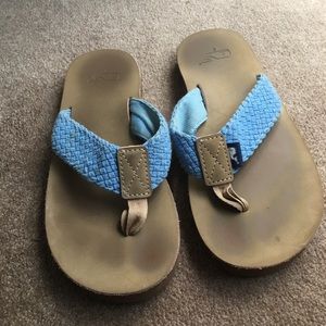 Vineyard vines flip flops